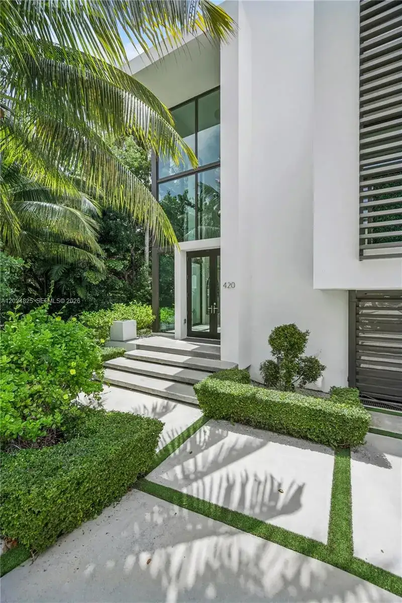 420 N Hibiscus Dr, Miami Beach FL 33139 photo 2