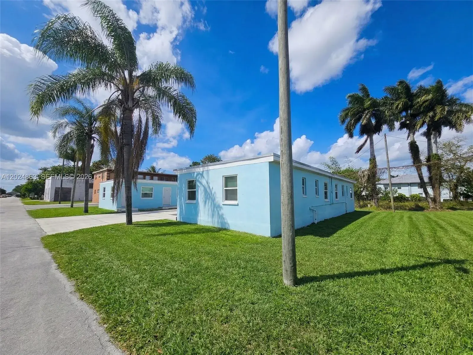 625 W Avenue A, Belle Glade FL 33430 photo 2