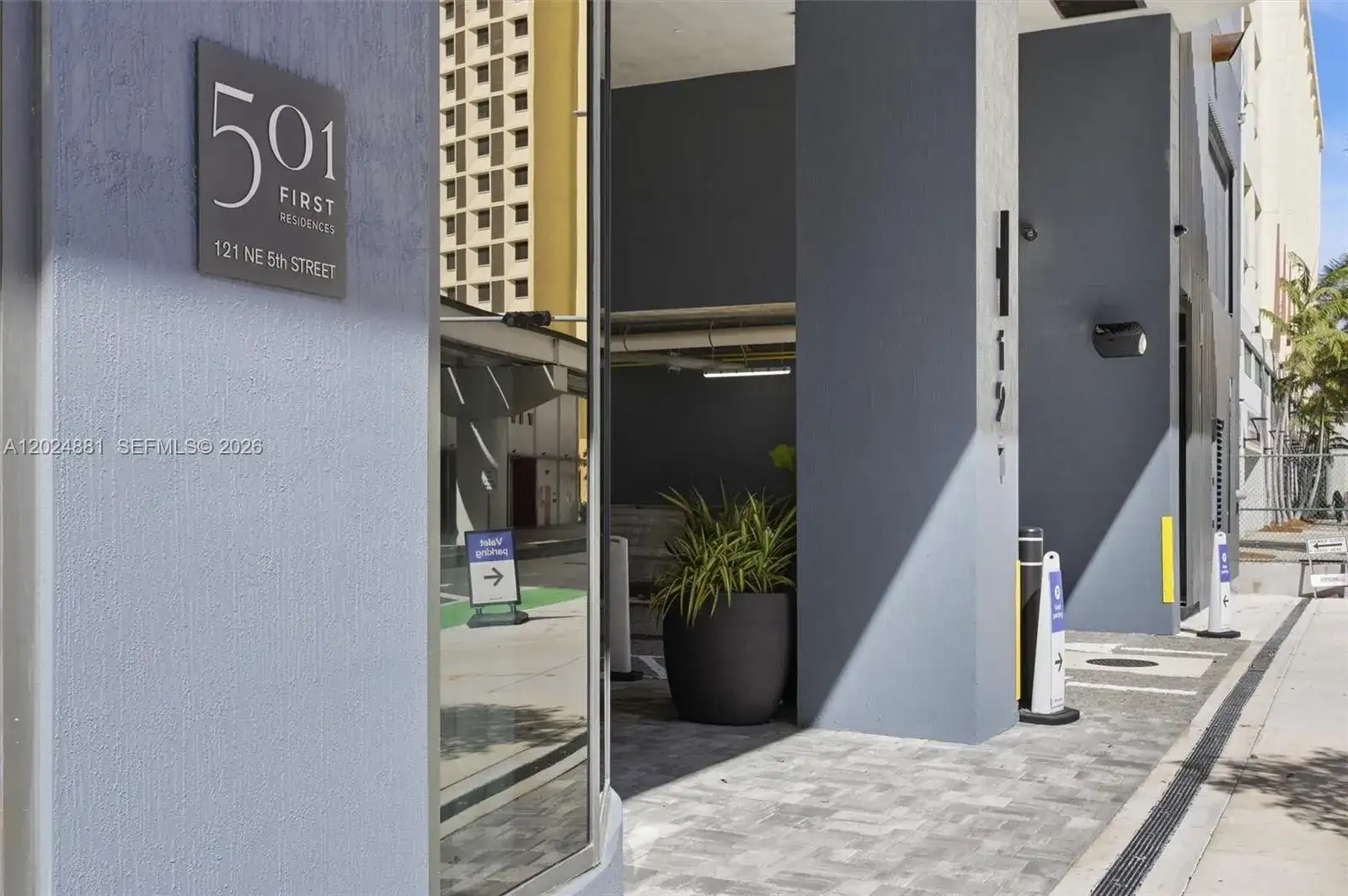 121 NE 5th St # 1712, Miami FL 33132 photo 2