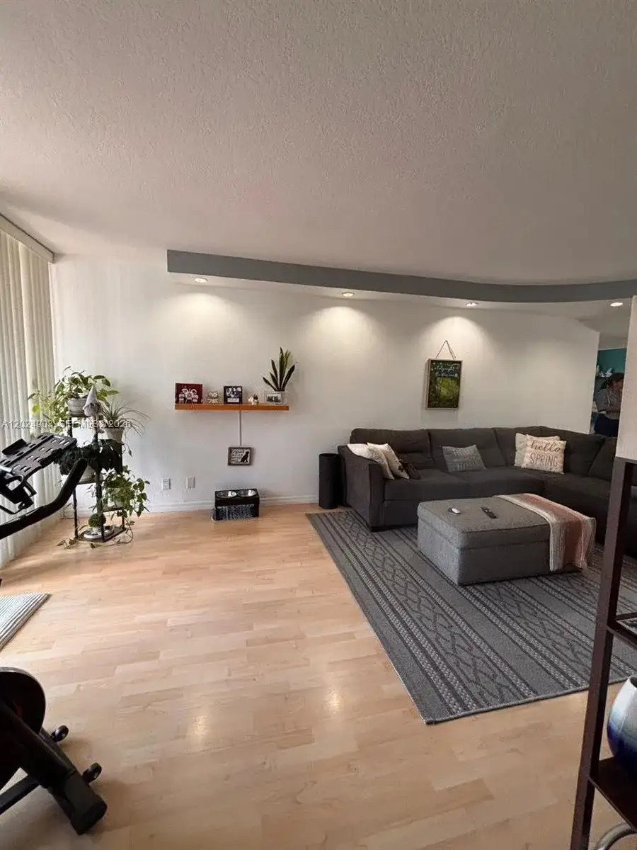 8411 Forest Hills Dr # 308, Coral Springs FL 33065 photo 4