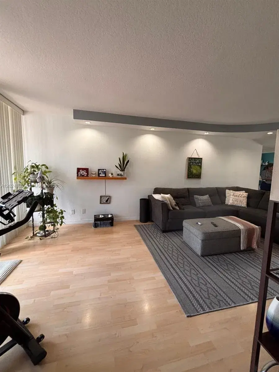 8411 Forest Hills Dr # 308, Coral Springs FL 33065