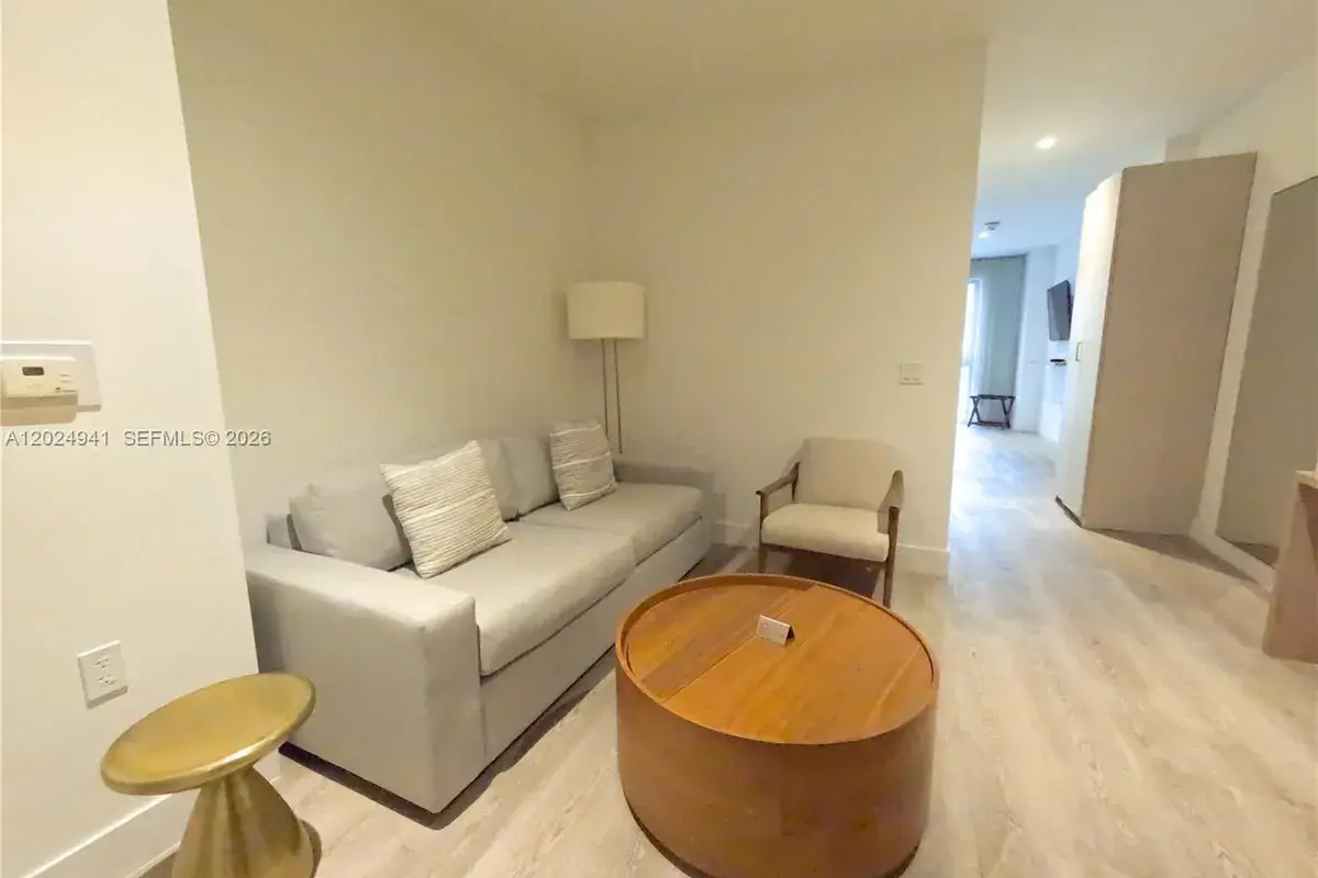 229 SW 9th St # 508, Miami FL 33130