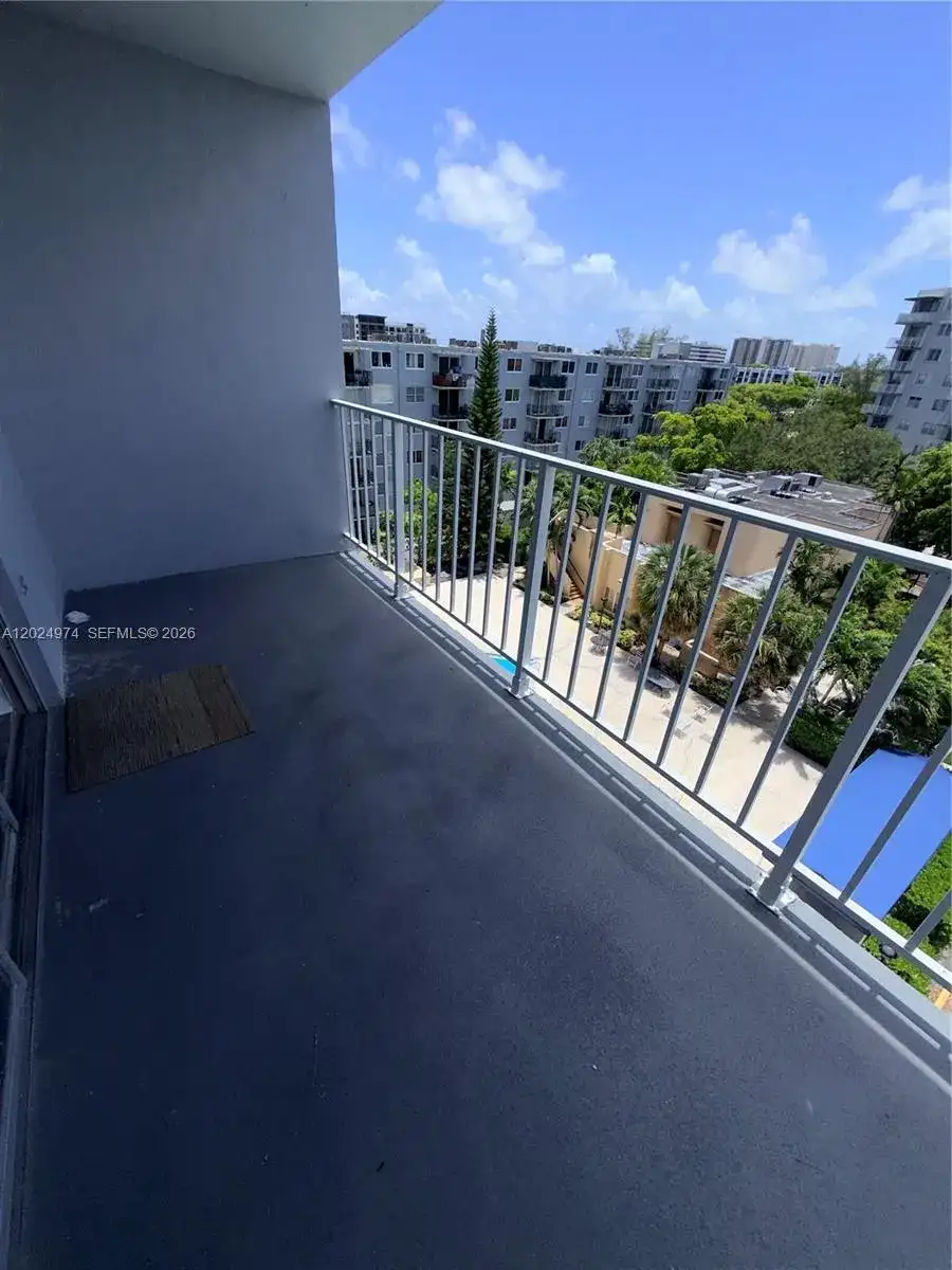 1470 NE 125th Ter # 605, North Miami FL 33161 photo 2