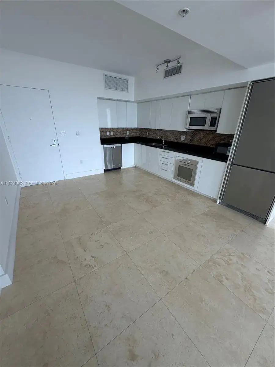 92 SW 3rd St # 3909, Miami FL 33130 photo 2