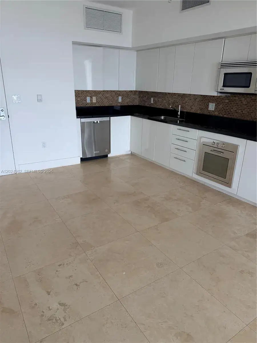 92 SW 3rd St # 3909, Miami FL 33130 photo 3