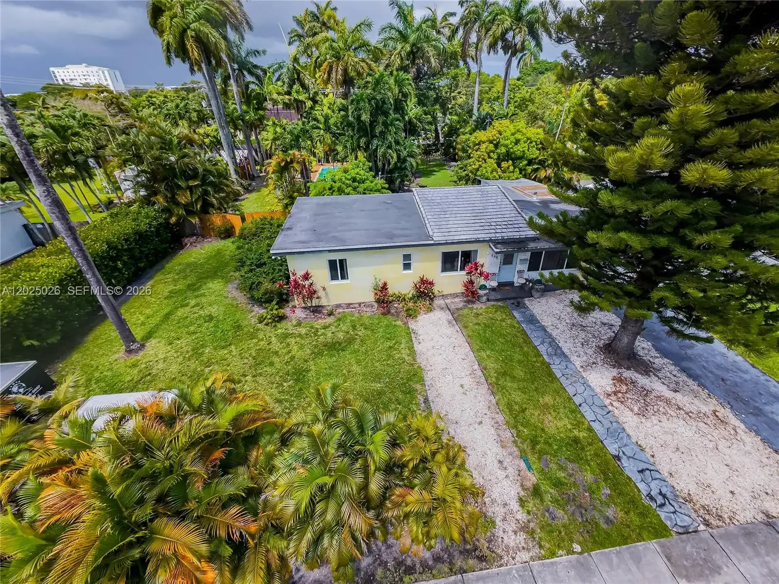 548 East Dr, Miami Springs FL 33166 photo 2