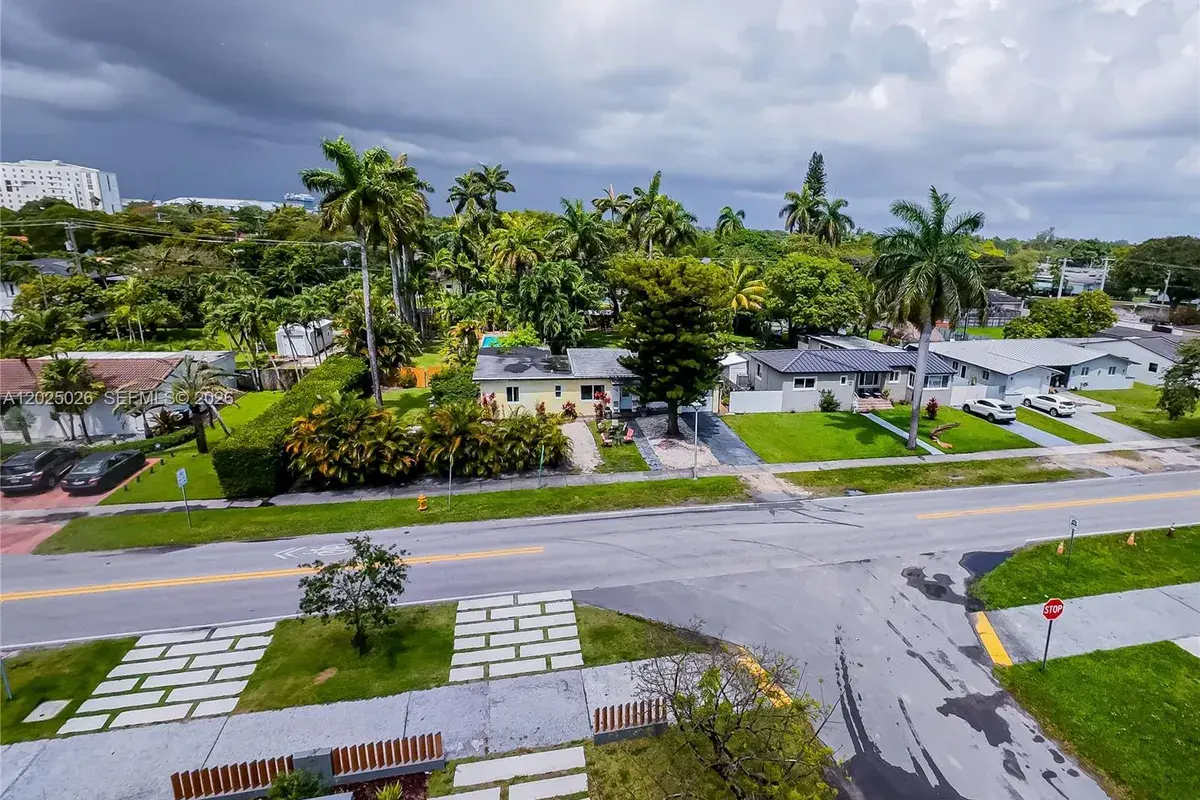 548 East Dr, Miami Springs FL 33166