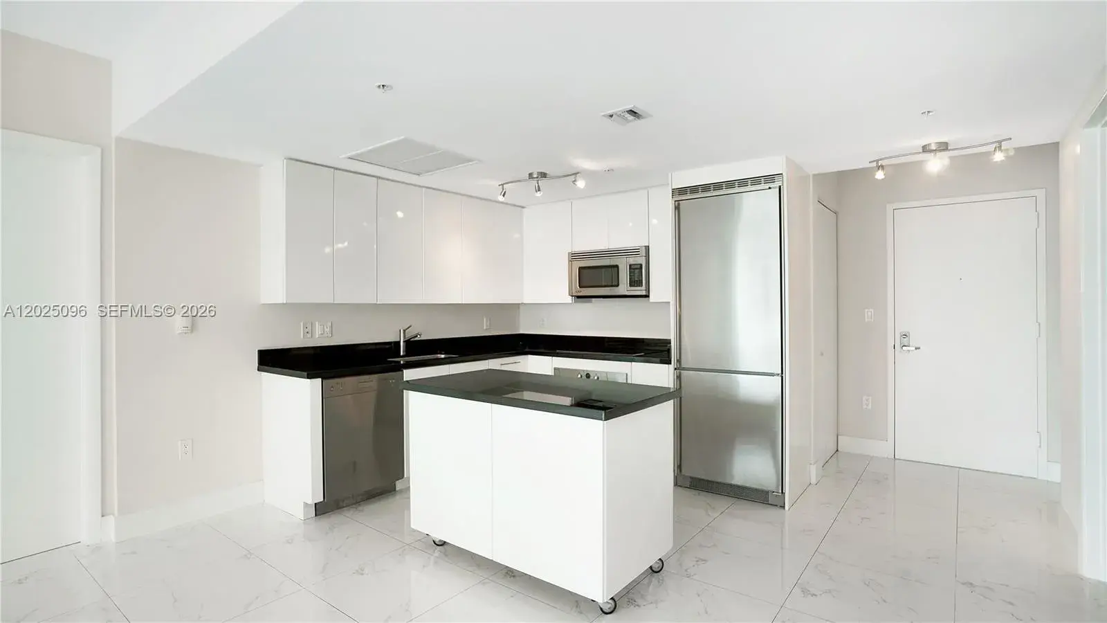 92 SW 3rd St # 1803, Miami FL 33130