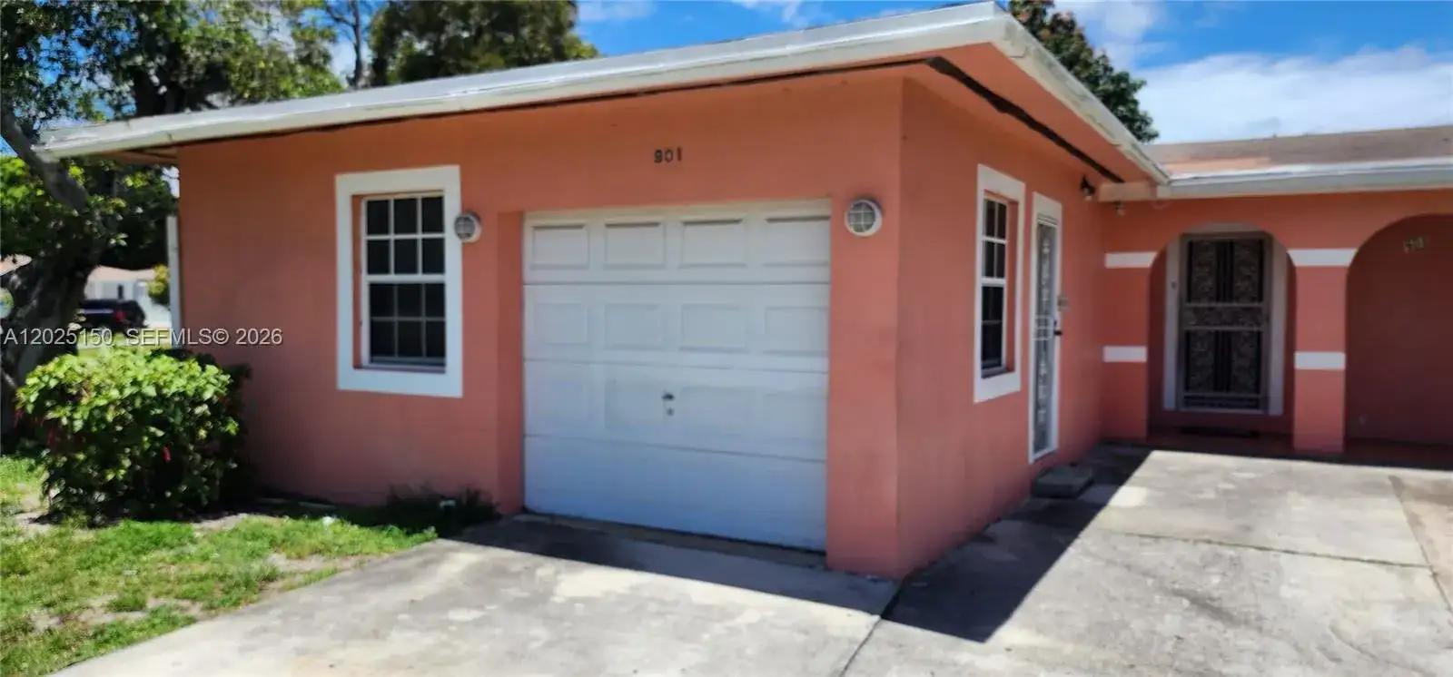 901 NE 160th Ter, North Miami Beach FL 33162 photo 2