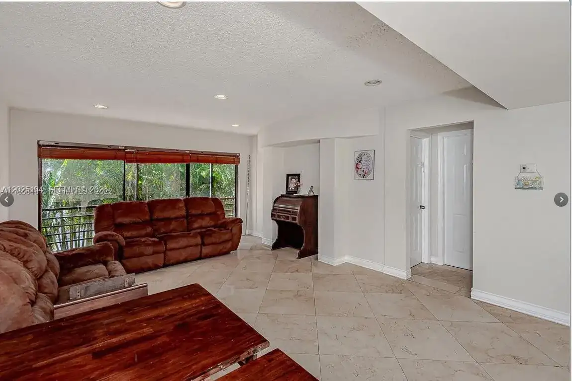 4000 N Hills Dr # 29, Hollywood FL 33021 photo 2
