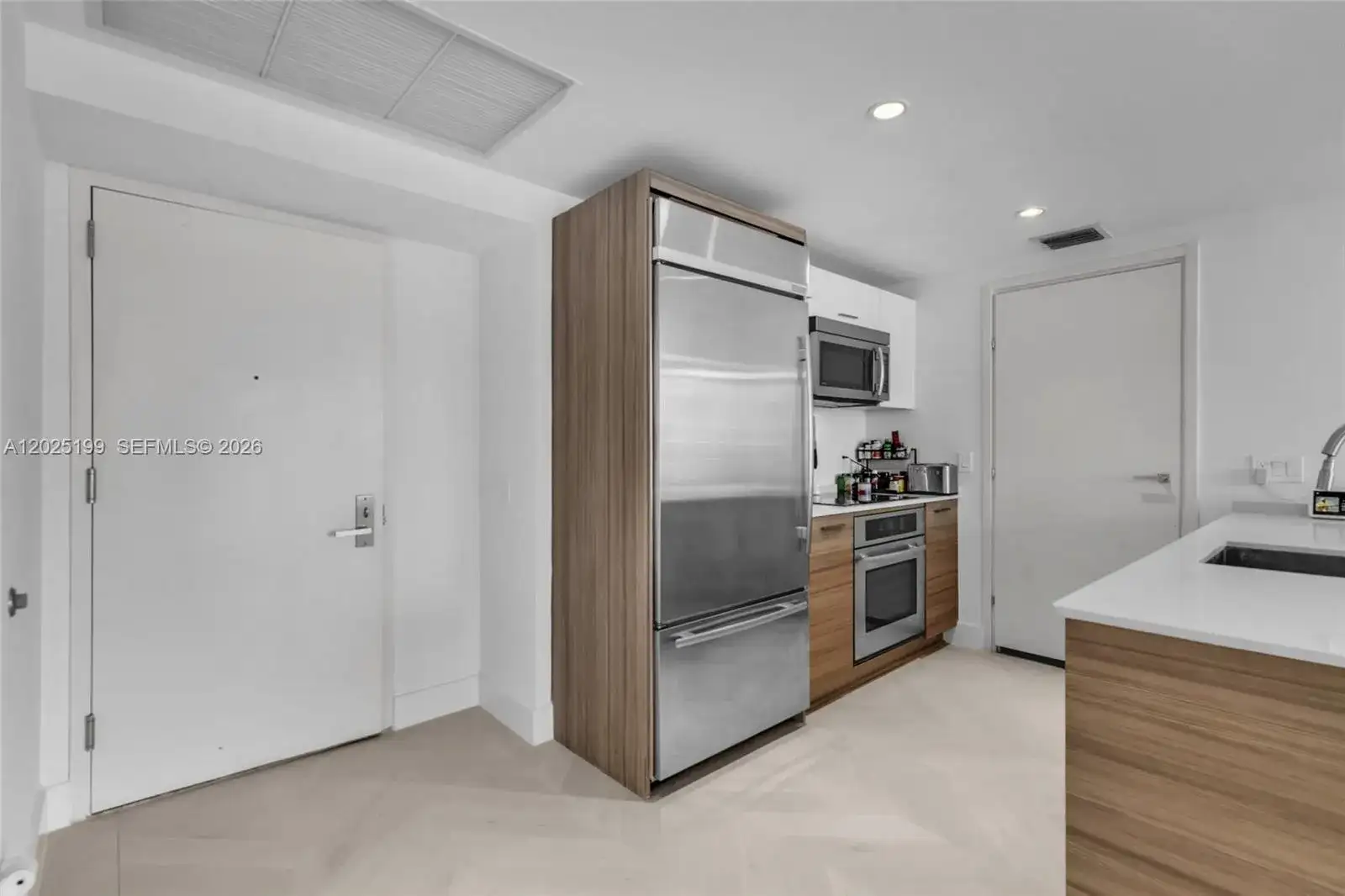 1300 Brickell Bay Dr # 3408, Miami FL 33131 photo 2