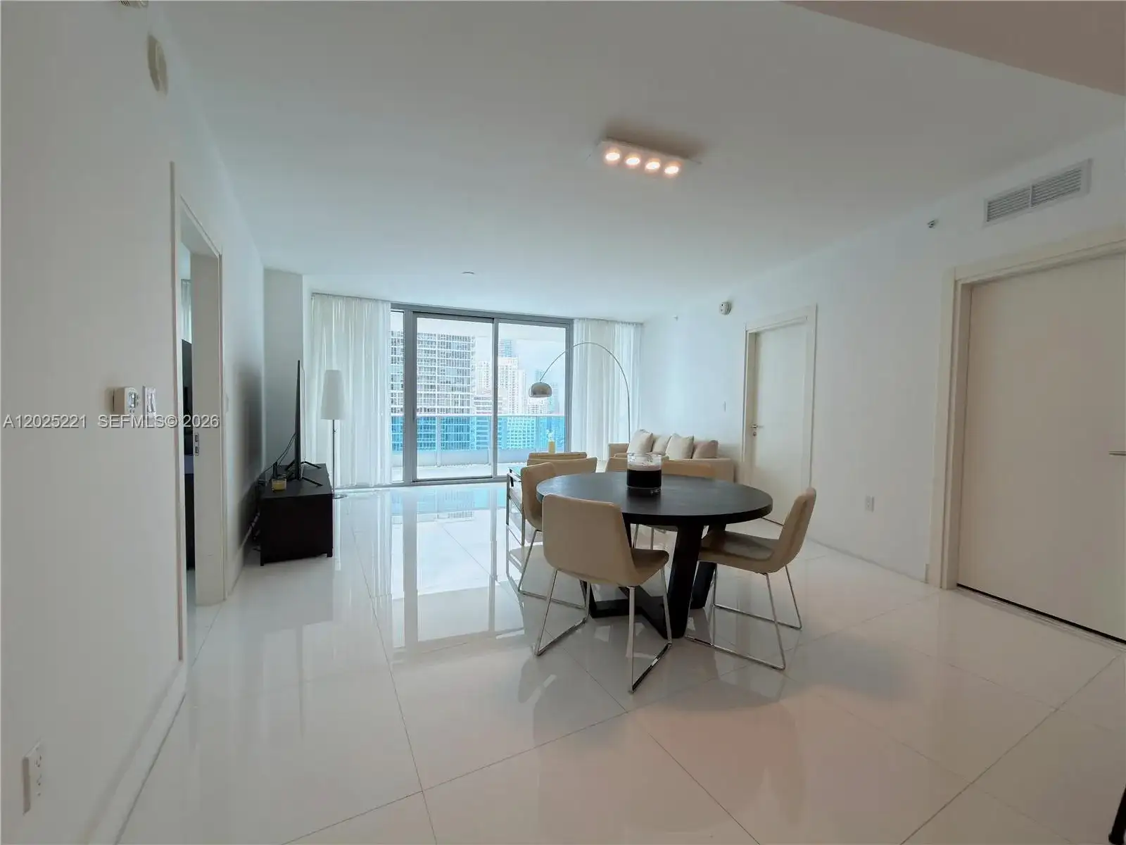 200 Biscayne Boulevard Way # 4104, Miami FL 33131 photo 2