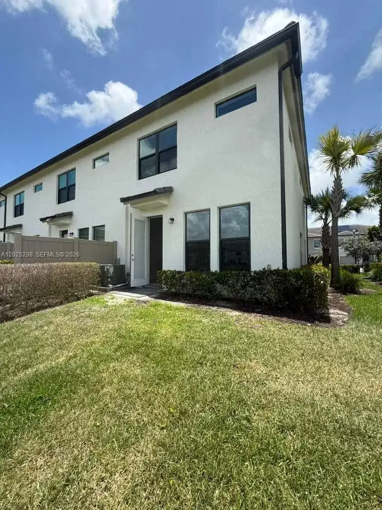 2163 Appleton Cir South, Oakland Park FL 33309 photo 2