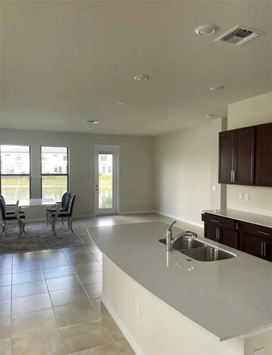 2163 Appleton Cir South, Oakland Park FL 33309 photo 4