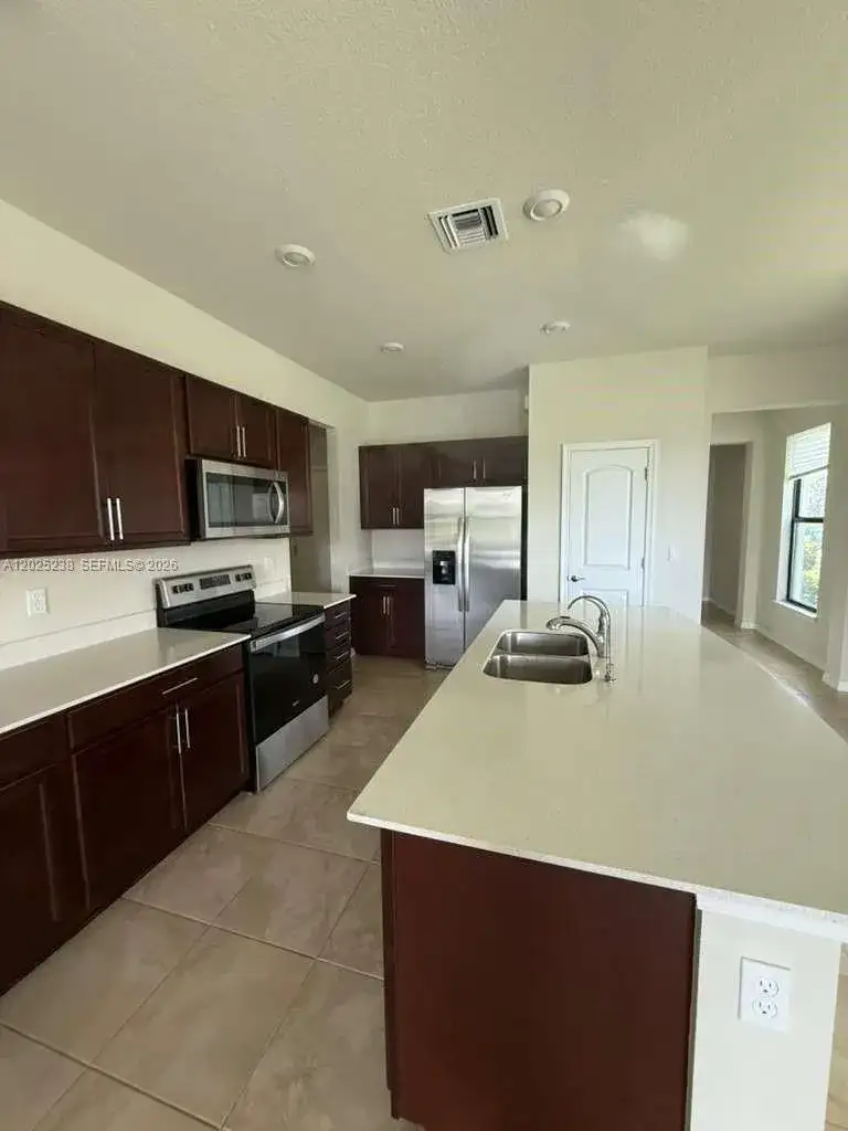 2163 Appleton Cir South, Oakland Park FL 33309 photo 5