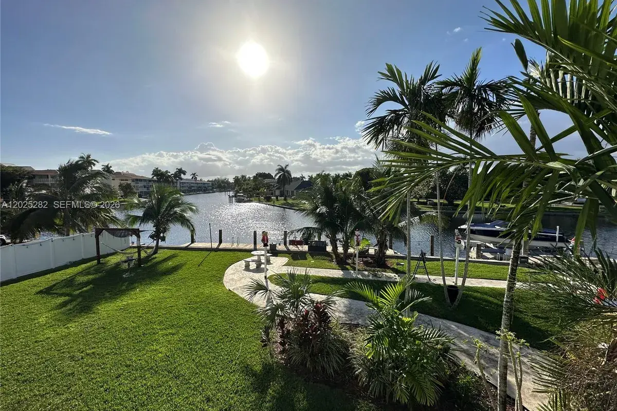 455 Golden Isles Dr # 204, Hallandale Beach FL 33009