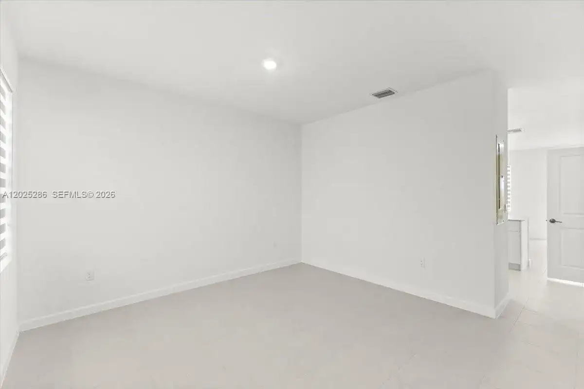 35670 SW 178 Ct, Miami FL 33034 photo 3
