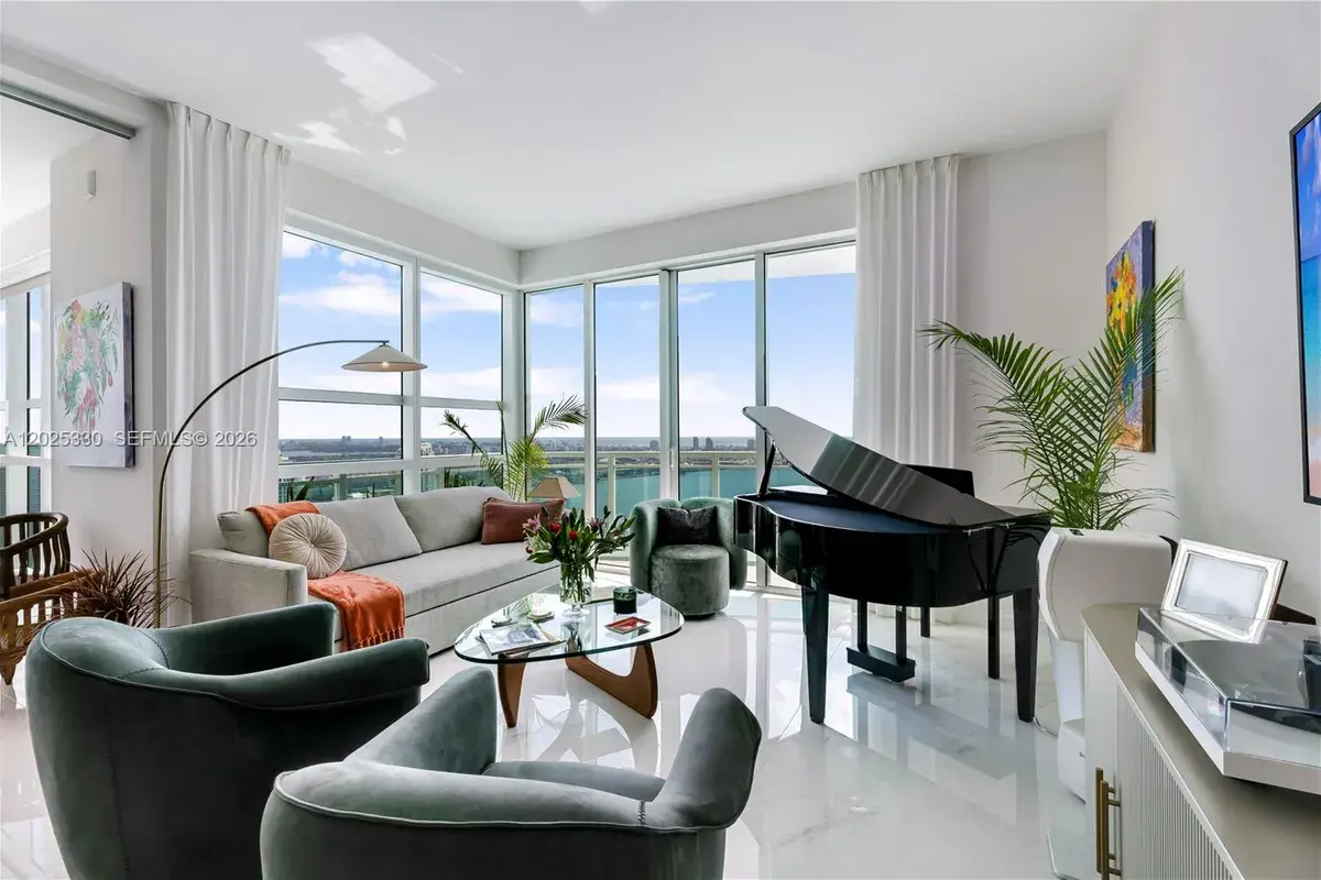 950 Brickell Bay Dr # 5210, Miami FL 33131