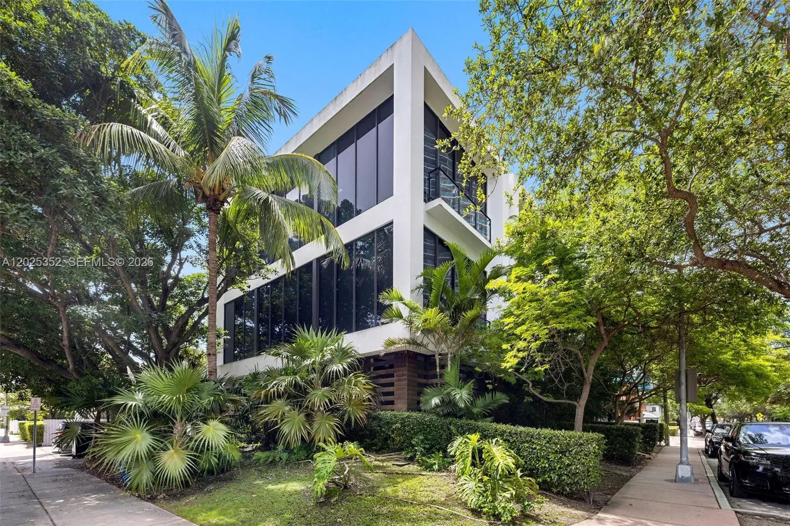 1525 Bay Rd, Miami Beach FL 33139