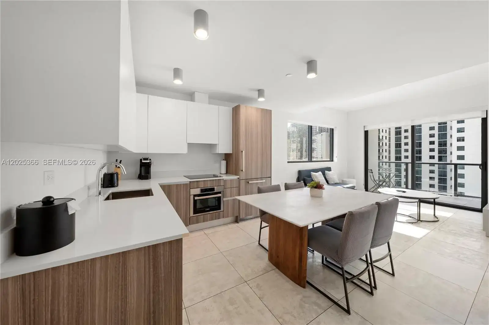239 SW 9th St # 1701, Miami FL 33130 photo 5