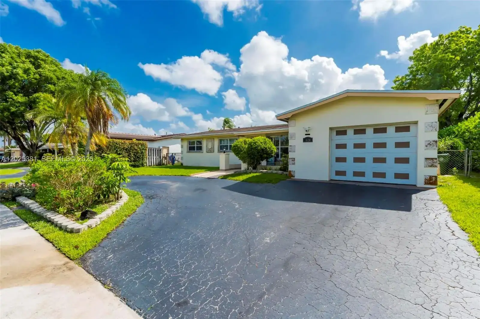 1620 NW 122nd Ave, Pembroke Pines FL 33026 photo 2
