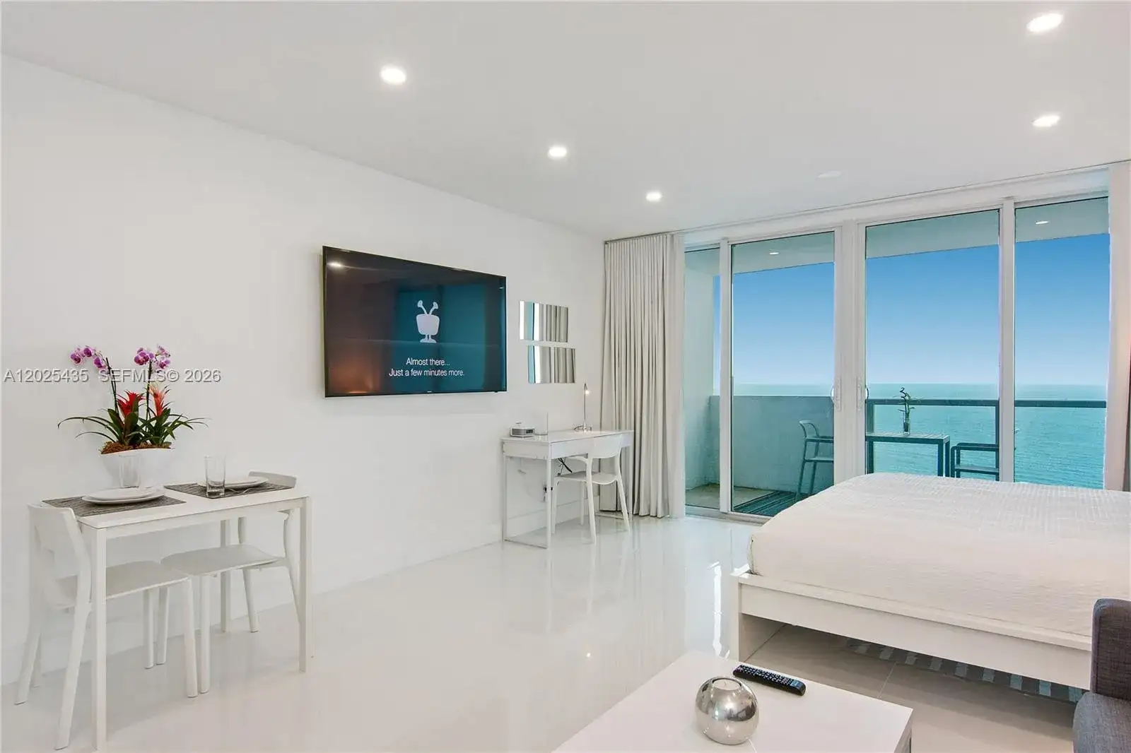 5445 Collins av, Miami Beach FL 33140 photo 2