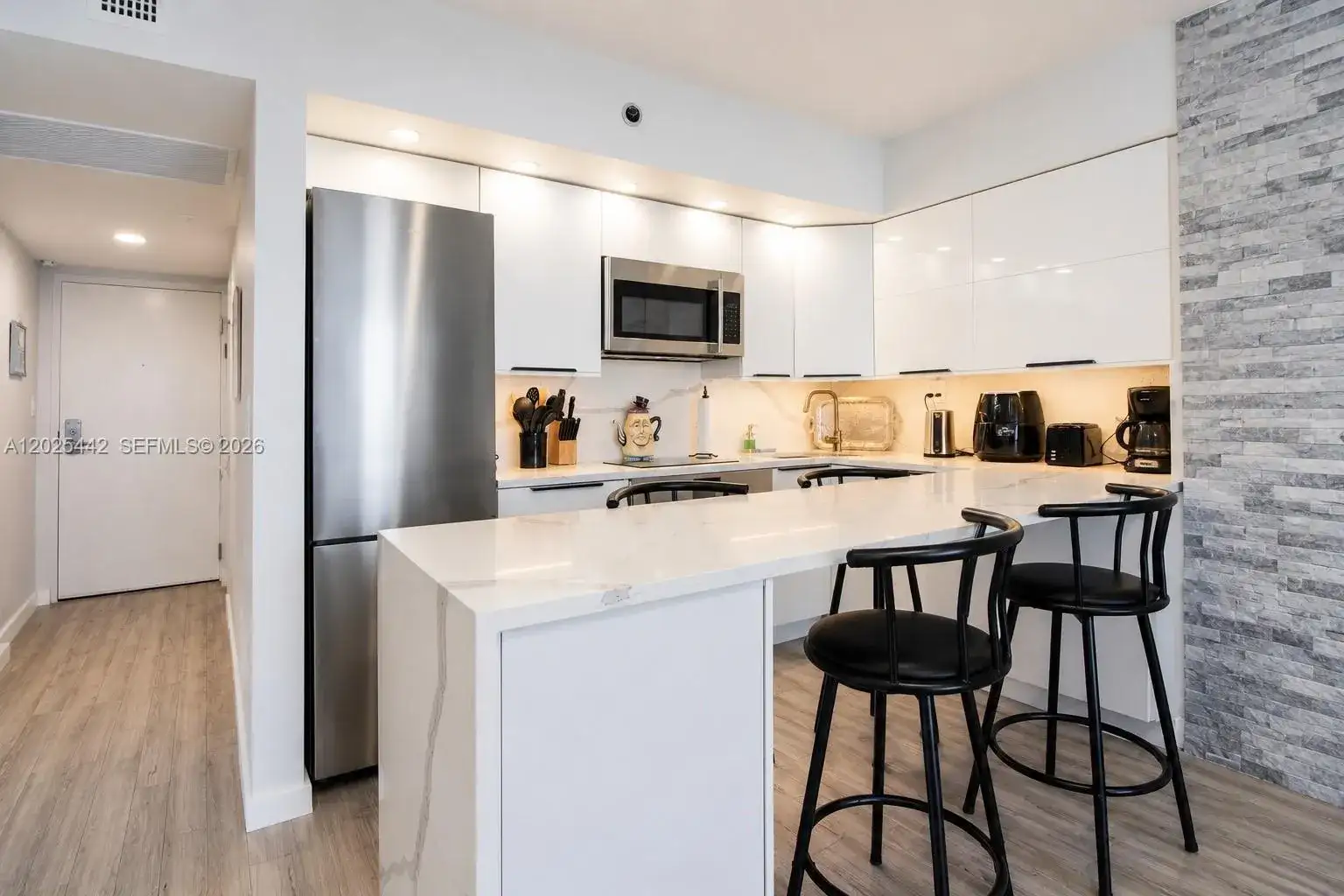 19201 Collins Ave # 916, Sunny Isles Beach FL 33160 photo 5