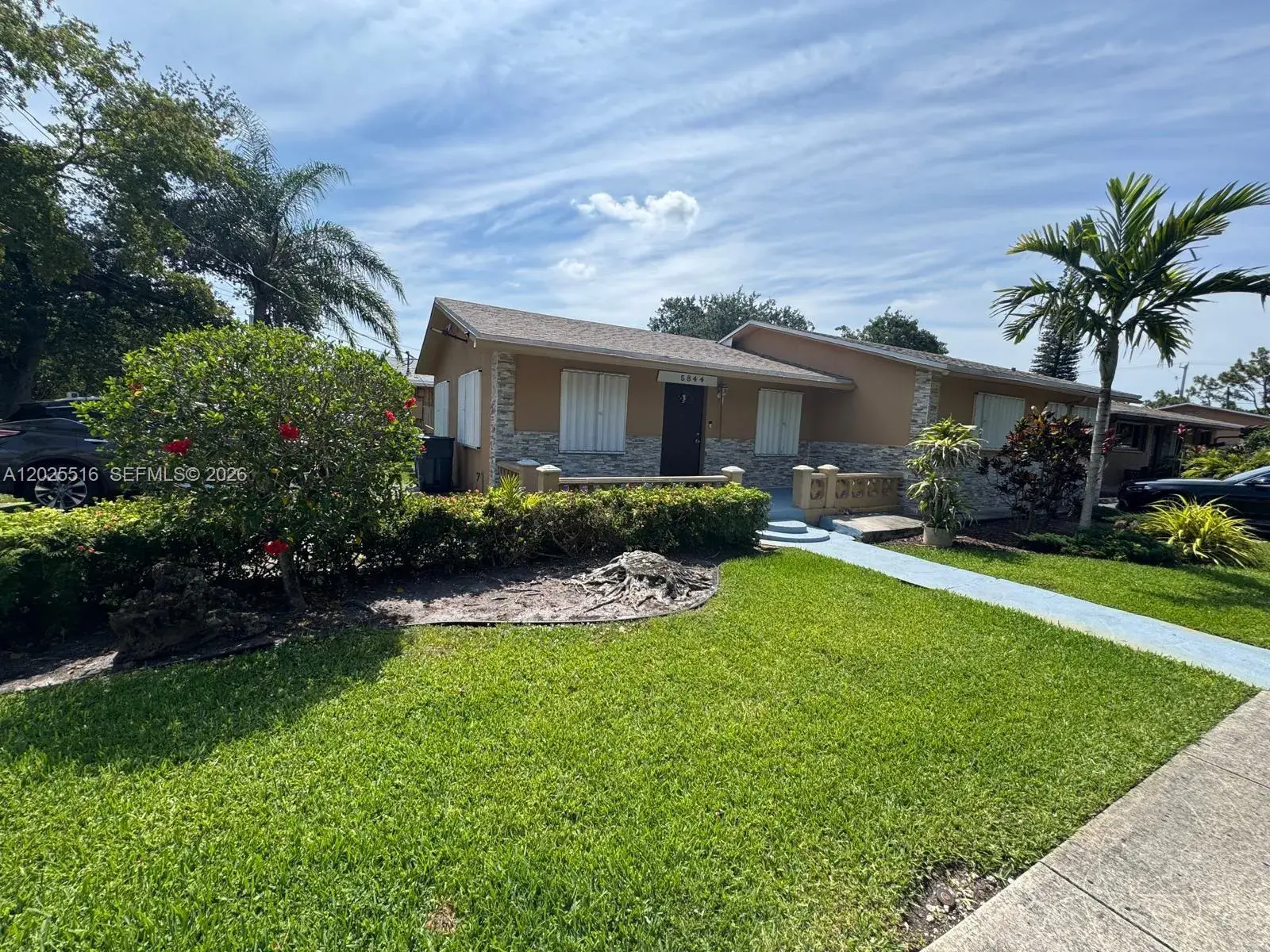 5844-5846 Pierce St, Hollywood FL 33021
