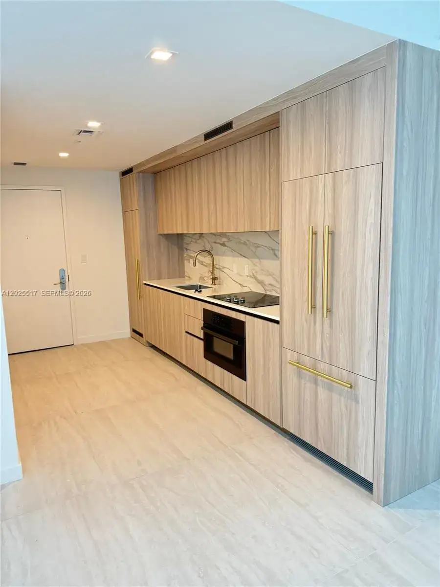 77 SE 5 # 2307, Miami FL 33131 photo 3