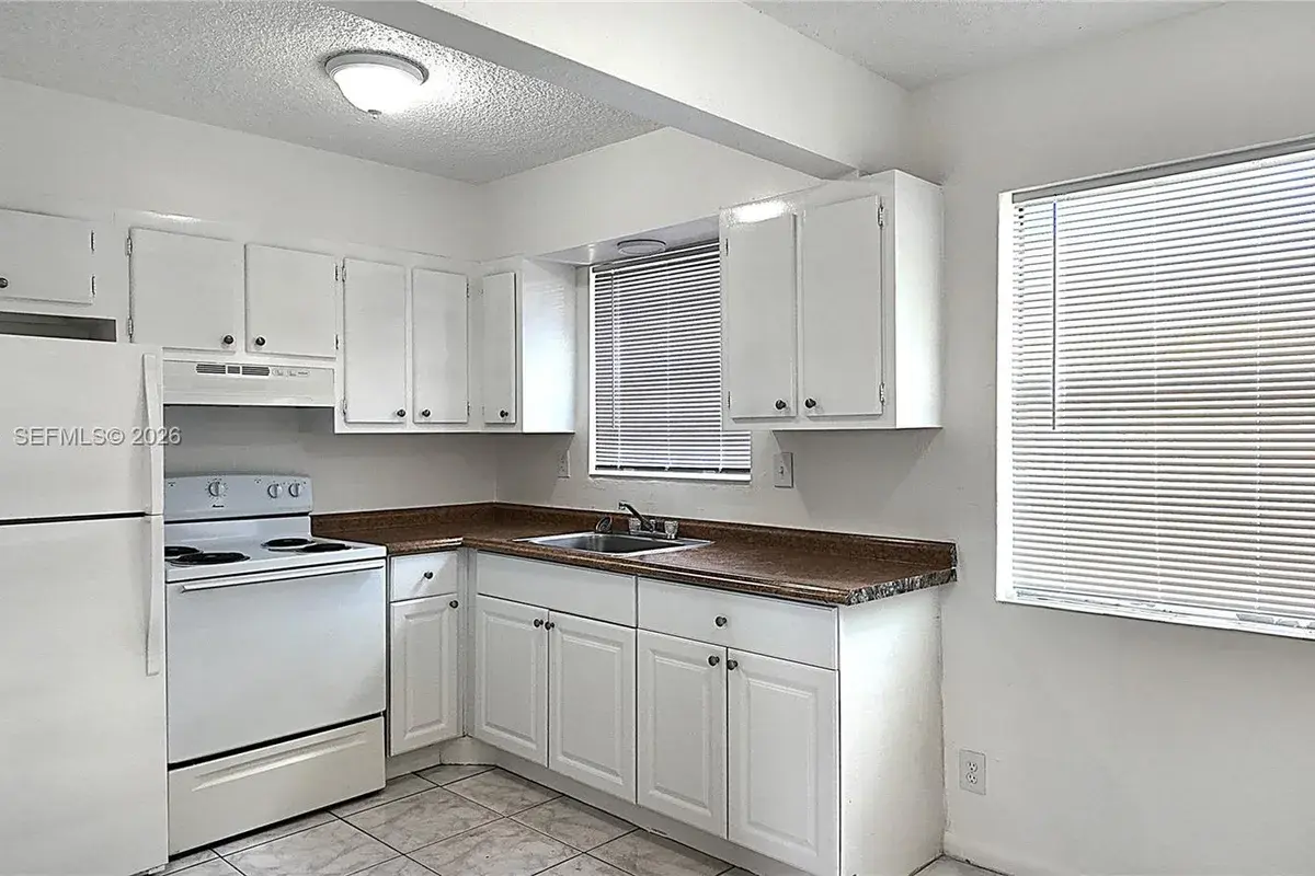 31 SE 2nd Ave # 203, Hallandale Beach FL 33009