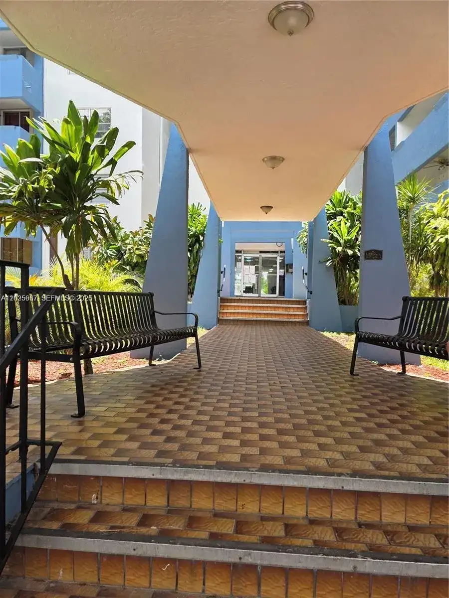 5050 NW 7th St # 610, Miami FL 33126 photo 2
