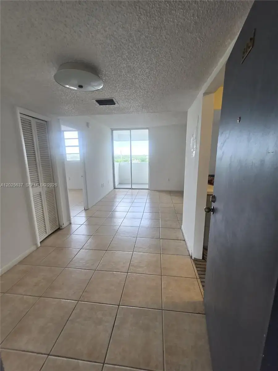 5050 NW 7th St # 610, Miami FL 33126 photo 3