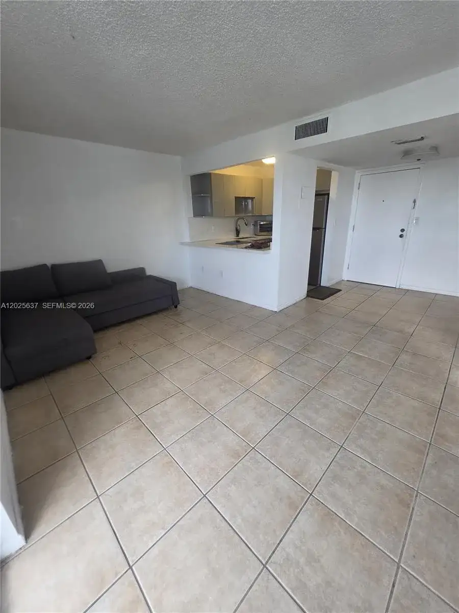 5050 NW 7th St # 610, Miami FL 33126 photo 4