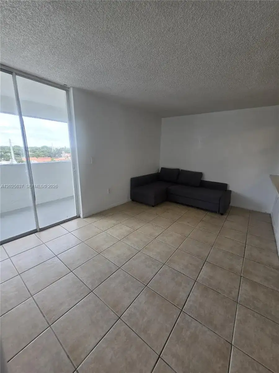 5050 NW 7th St # 610, Miami FL 33126 photo 5