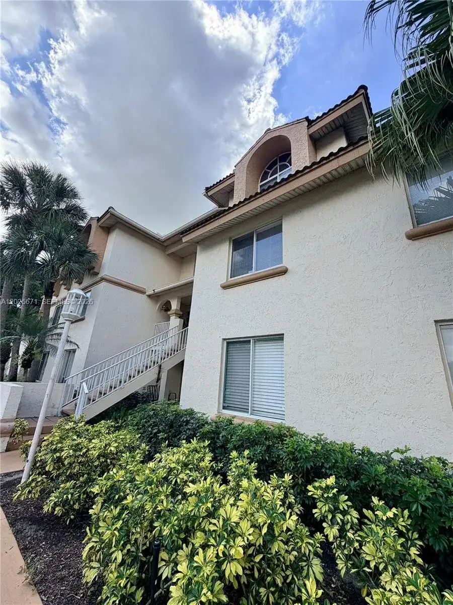 19216 Glenmoor Dr # 19216, West Palm Beach FL 33409 photo 2
