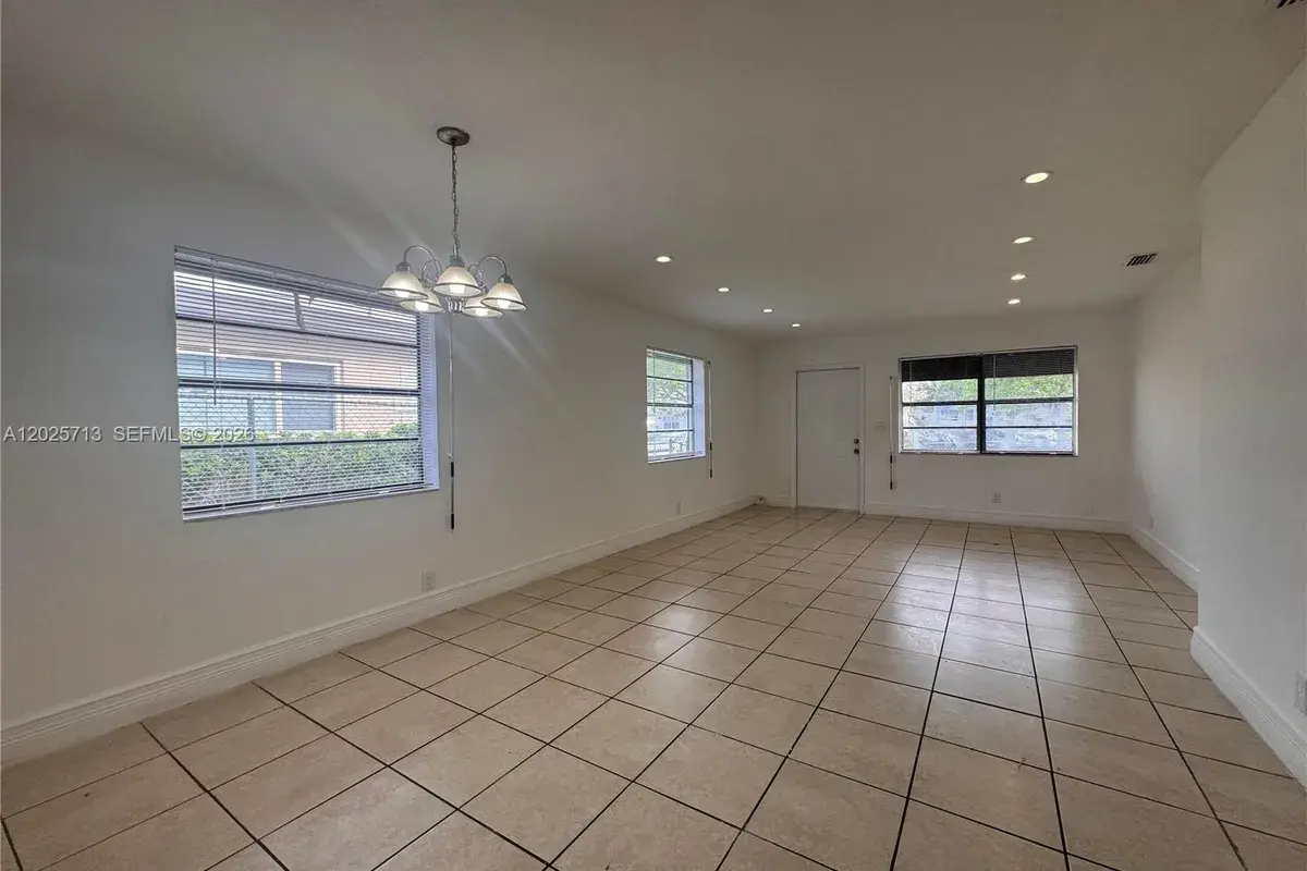 407 NW 7th Ct, Hallandale Beach FL 33009