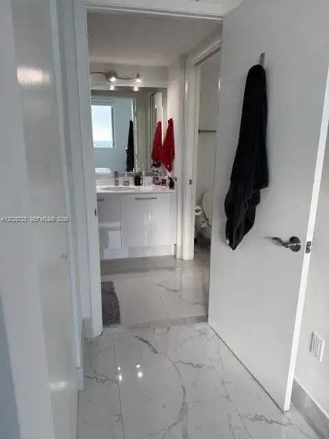 92 SW 3rd St # 2109, Miami FL 33130 photo 4