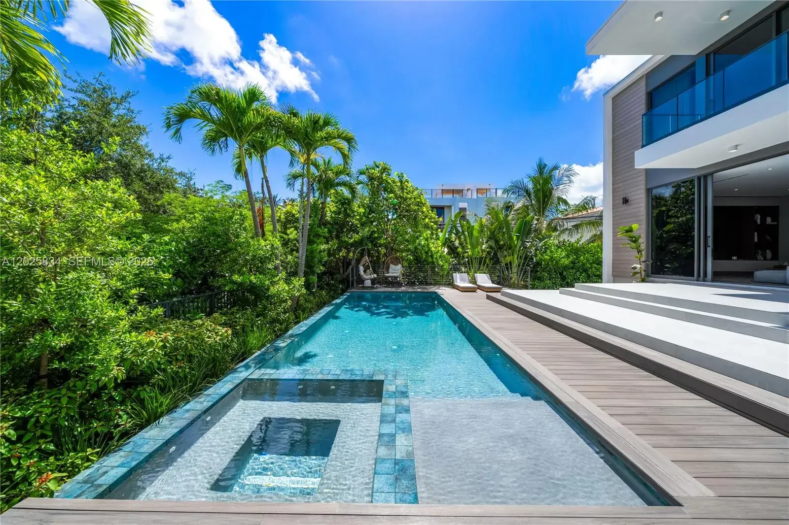 571 Glenridge Rd, Key Biscayne FL 33149