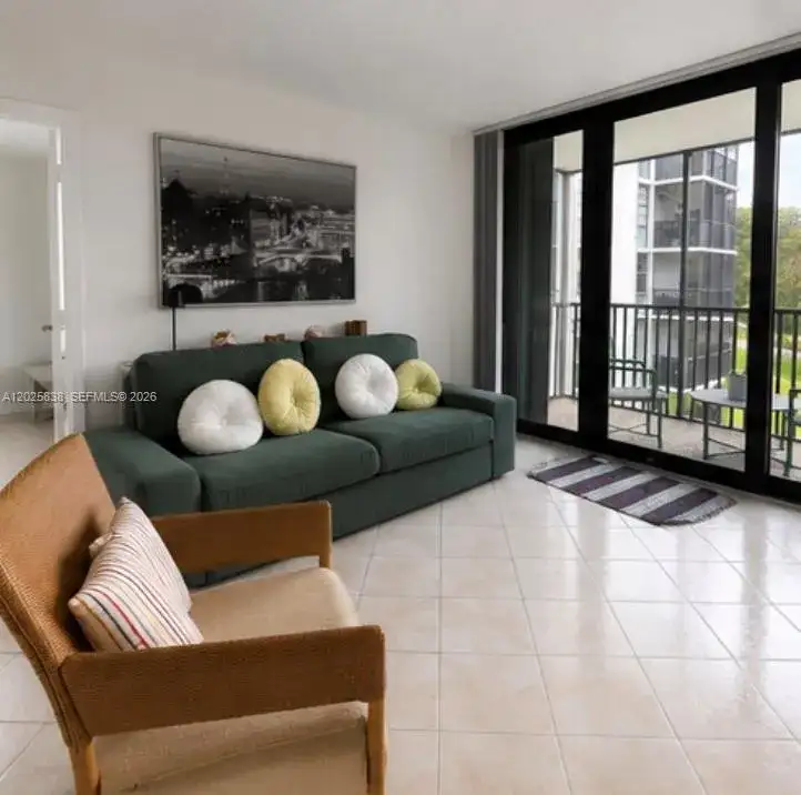 3401 N Country Club Dr # 307, Aventura FL 33180 photo 2