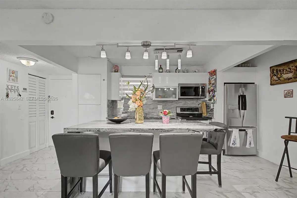 399 NW 72nd Ave # 320, Miami FL 33126