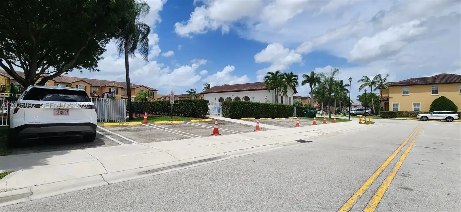 8652 NW 112th Ct, Doral FL 33178 photo 3