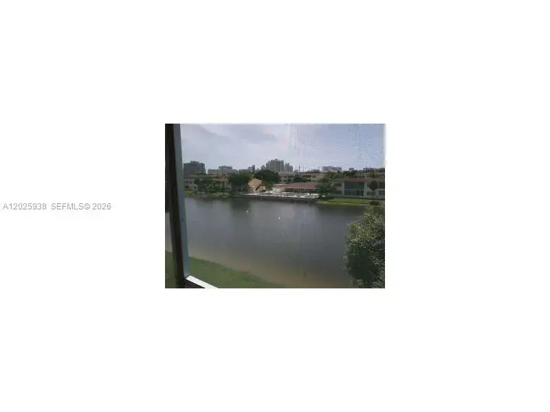 2880 NE 203rd St # B25, Aventura FL 33180