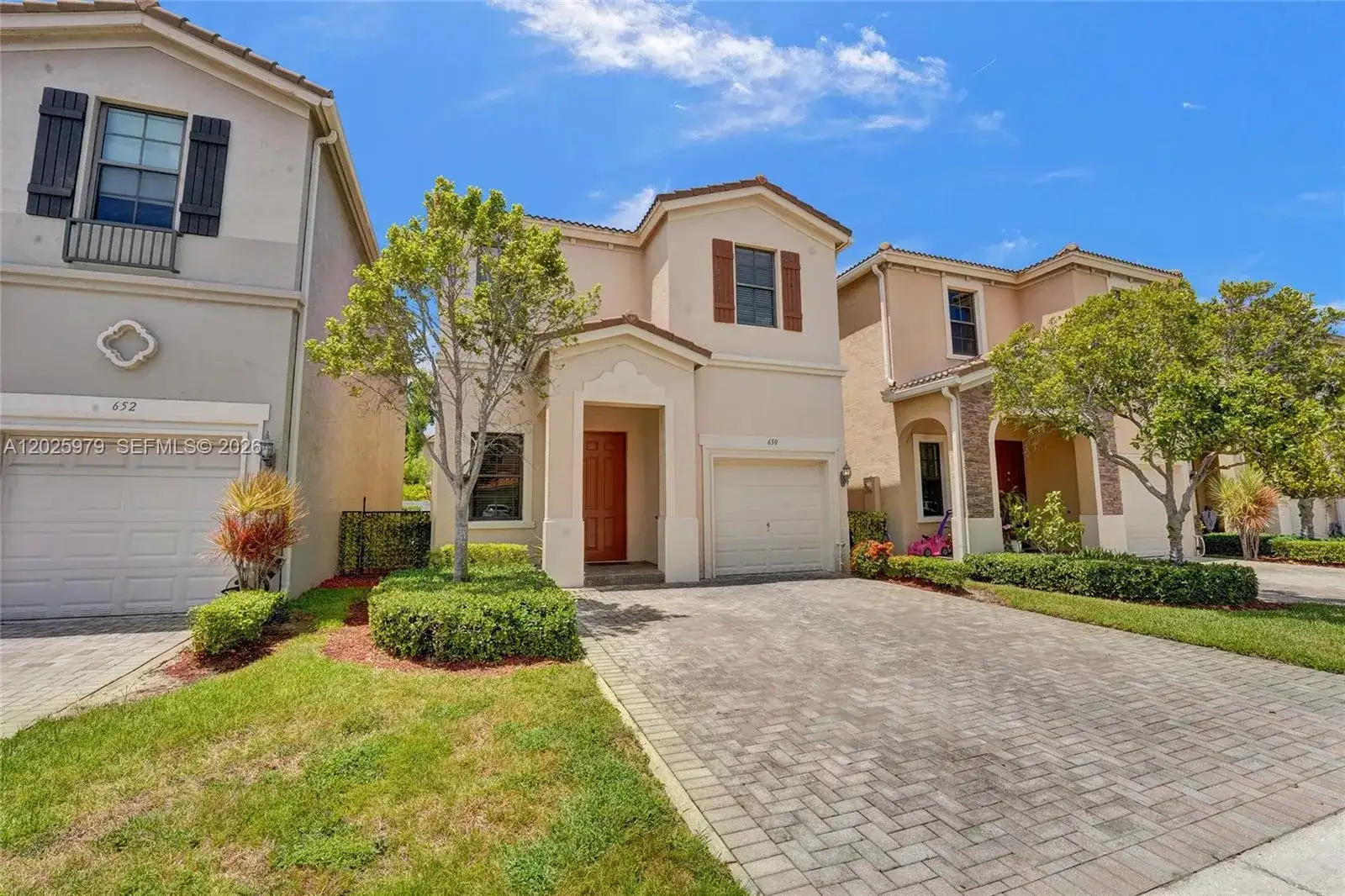 650 NE 191st Ter, Miami FL 33179 photo 2