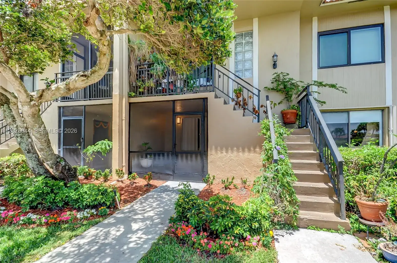 302 Lakeview Dr # 105, Weston FL 33326