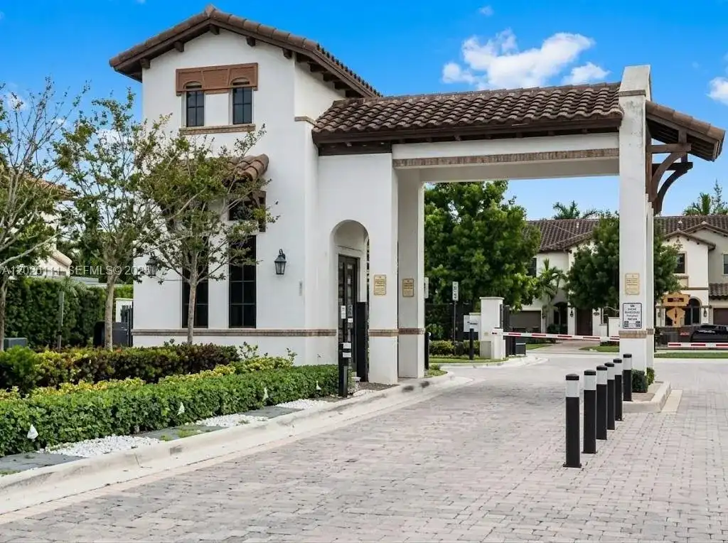 10620 NW 88th St # 221, Doral FL 33178