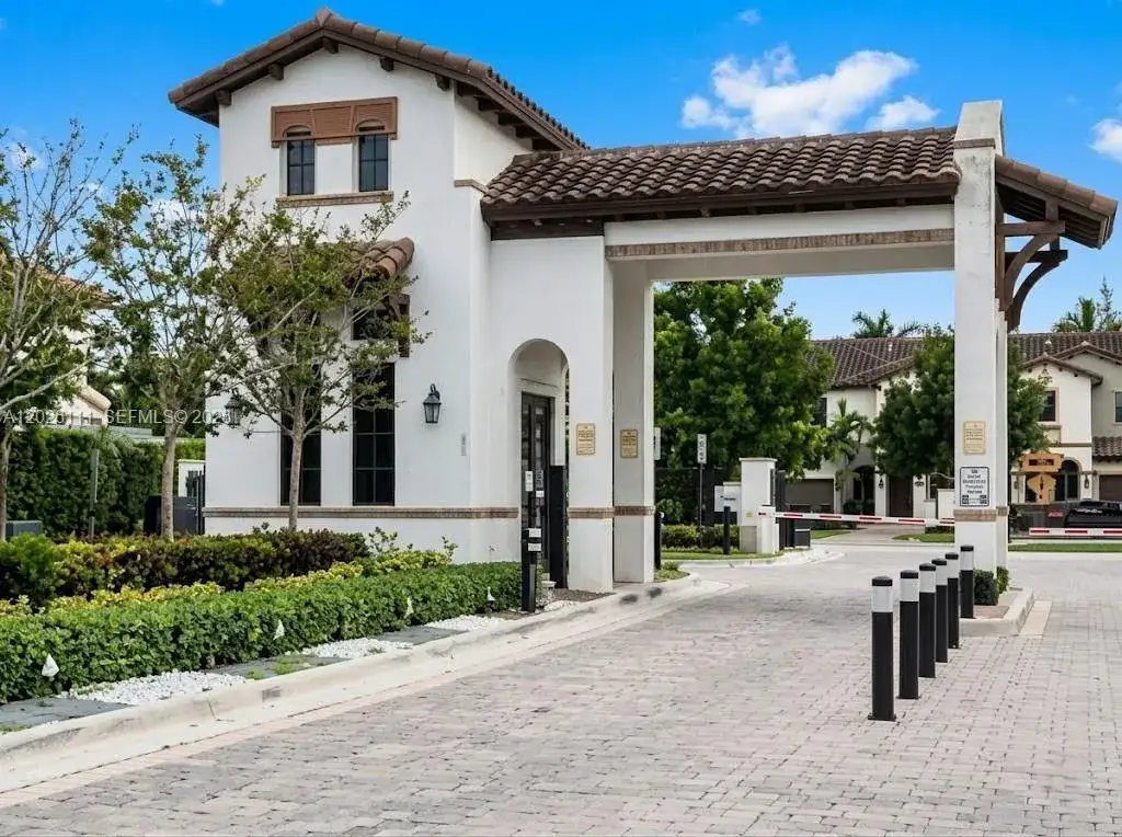 10620 NW 88th St # 221, Doral FL 33178