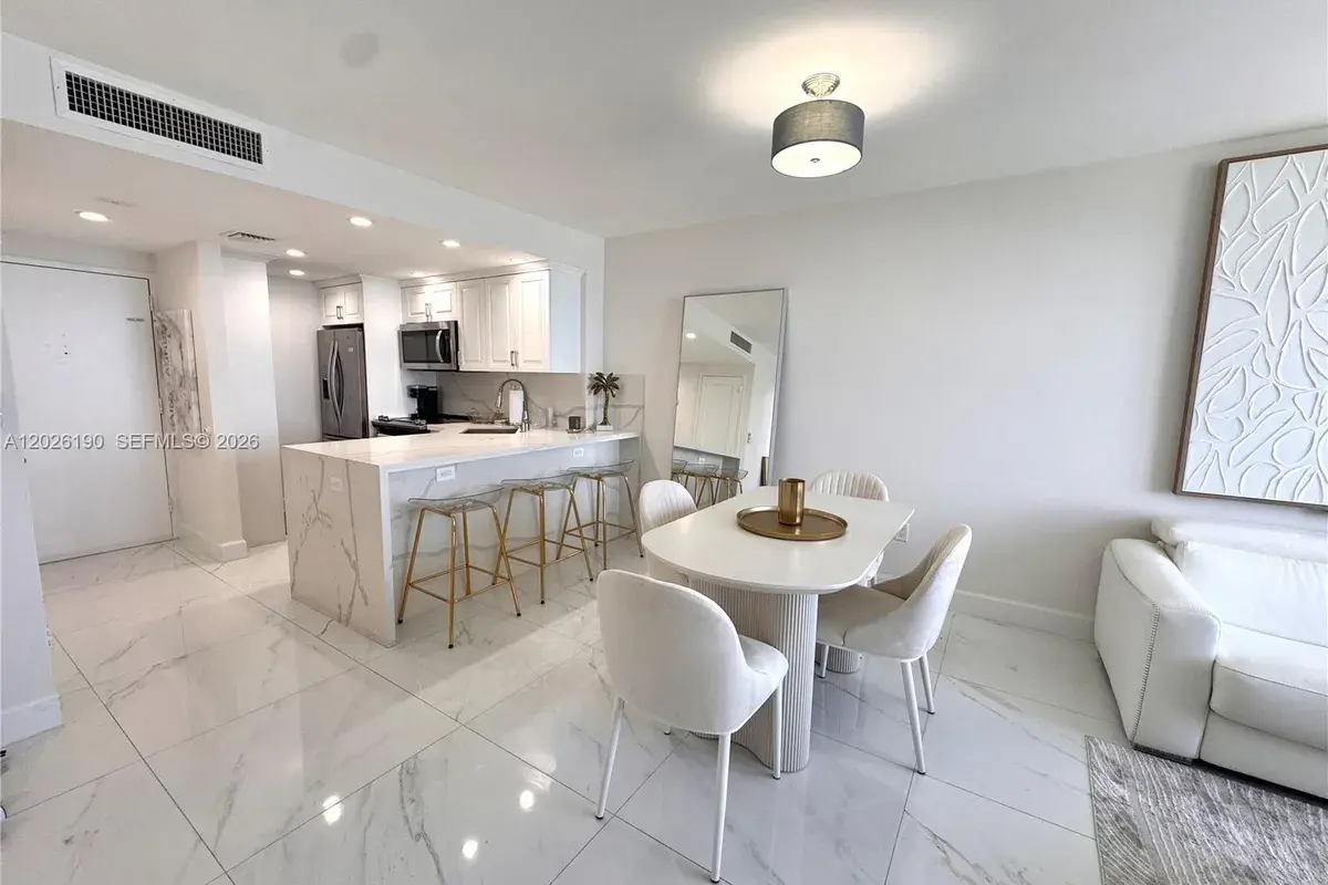 2899 Collins Ave # 1037, Miami Beach FL 33140
