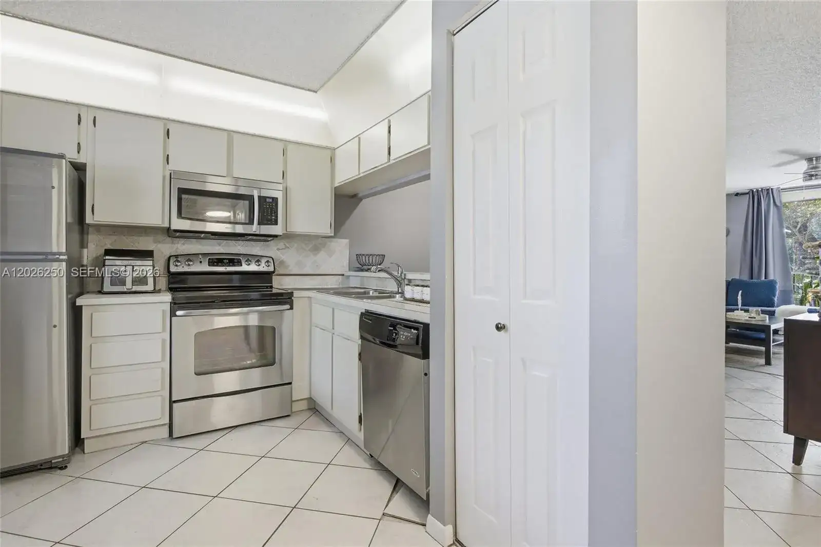 10451 W Broward Blvd # 209, Plantation FL 33324 photo 2