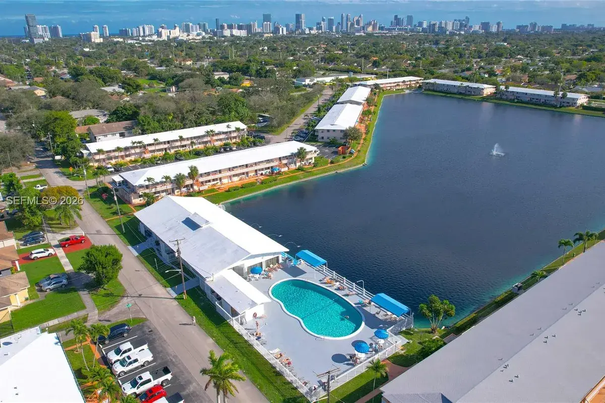 820 SW 11 Street # 4B, Hallandale Beach FL 33009