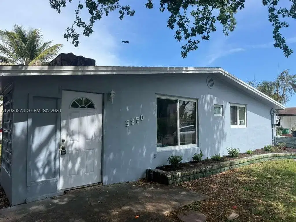 3850 SW 59th Ter, Davie FL 33314